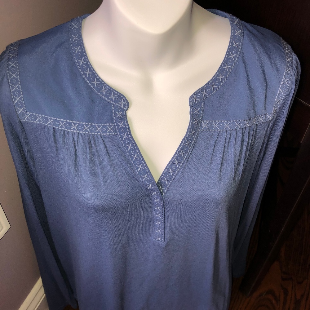 Gently used Banana Republic Split Neck Long Sleeve